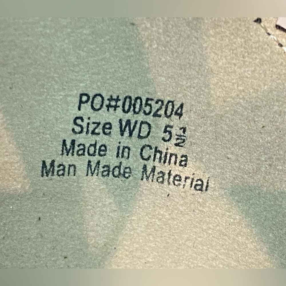 NEW Journee Collection Women’s Edna Suede Pump Size 5.5W - Picture 11 of 11